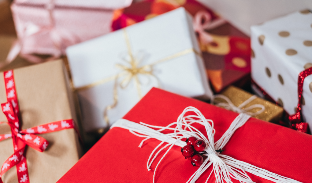 christmas gifts for mom post featured image