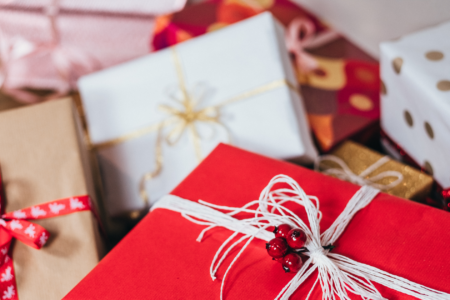 christmas gifts for mom post featured image