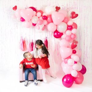 valentine's day balloon garland photo shoot idea