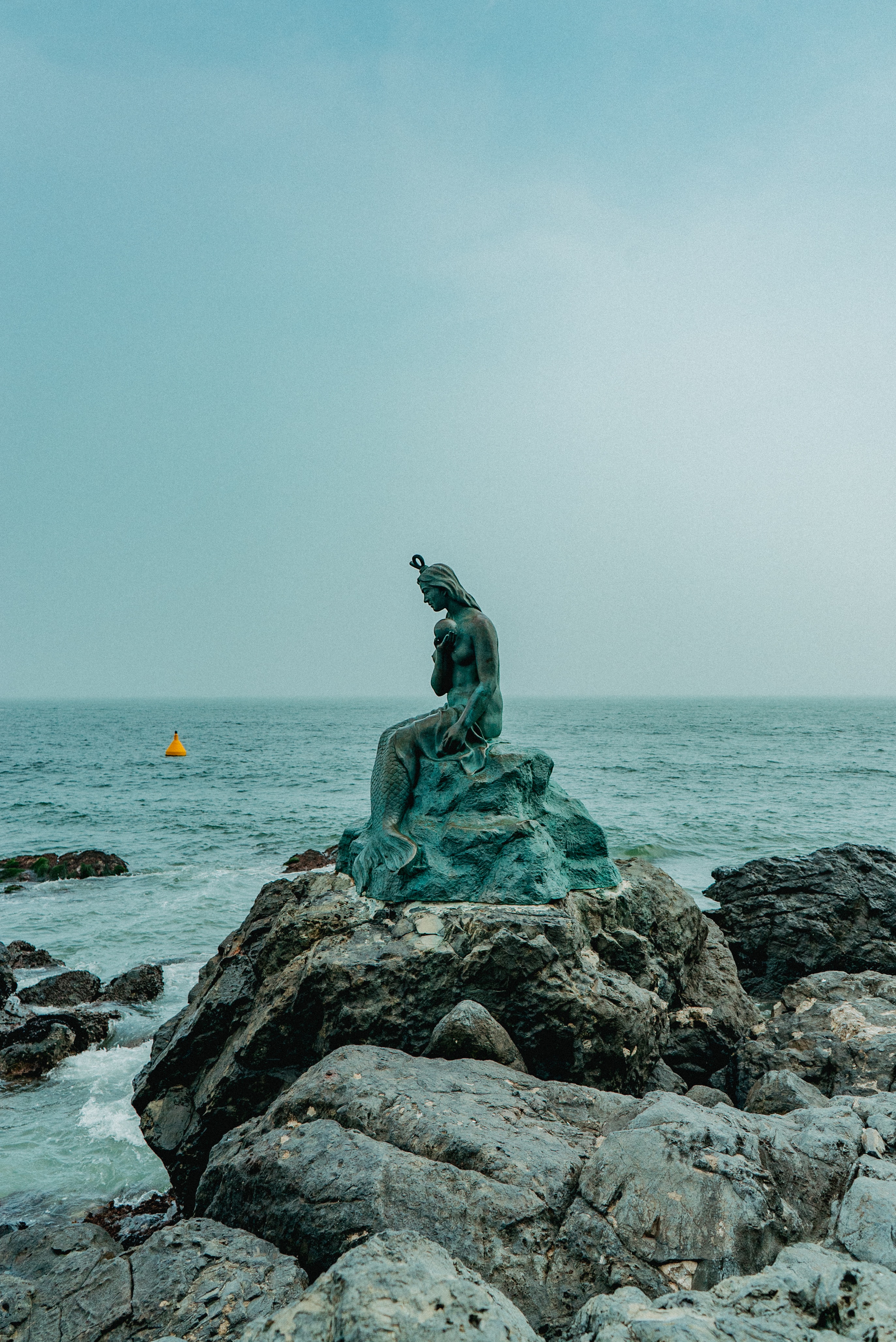 mermaid statue photo by daniel bernard